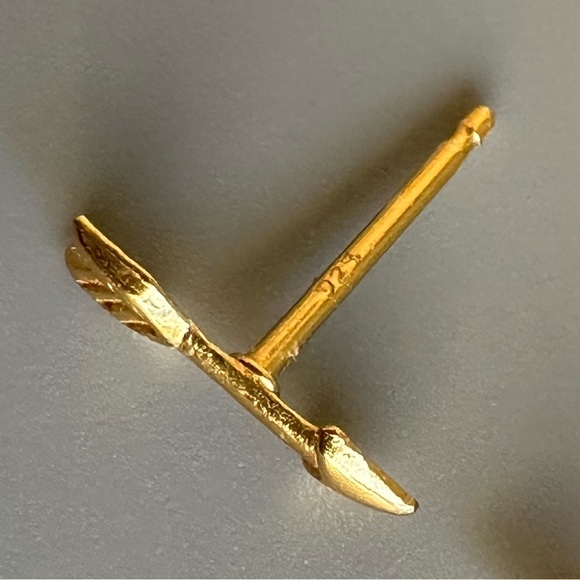 14k Gol Vermeil Arrow Stud Earrings Minimalist Tiny Arrows - Picture 11 of 12